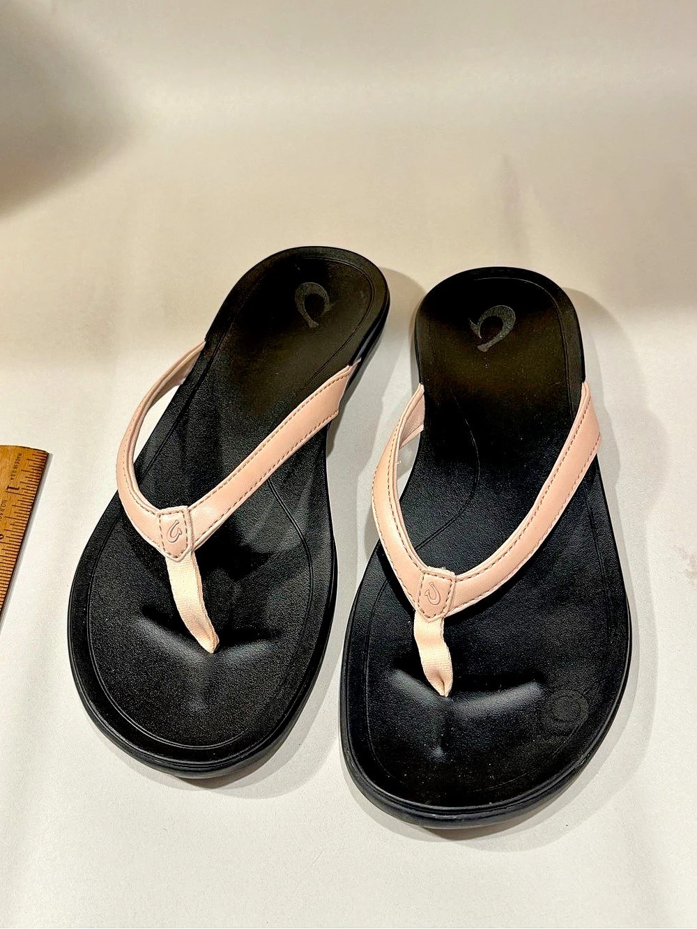OluKai Women's Pink/Black Ho'opio Flip Flop Slide Sandals Size 10
